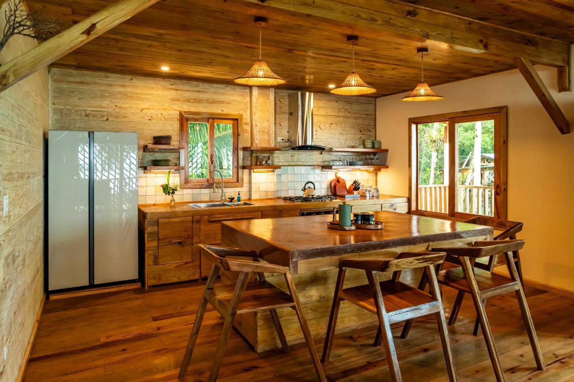 Casa Cayuco Eco-Adventure Lodge Μπόκας ντελ Τόρο Εξωτερικό φωτογραφία